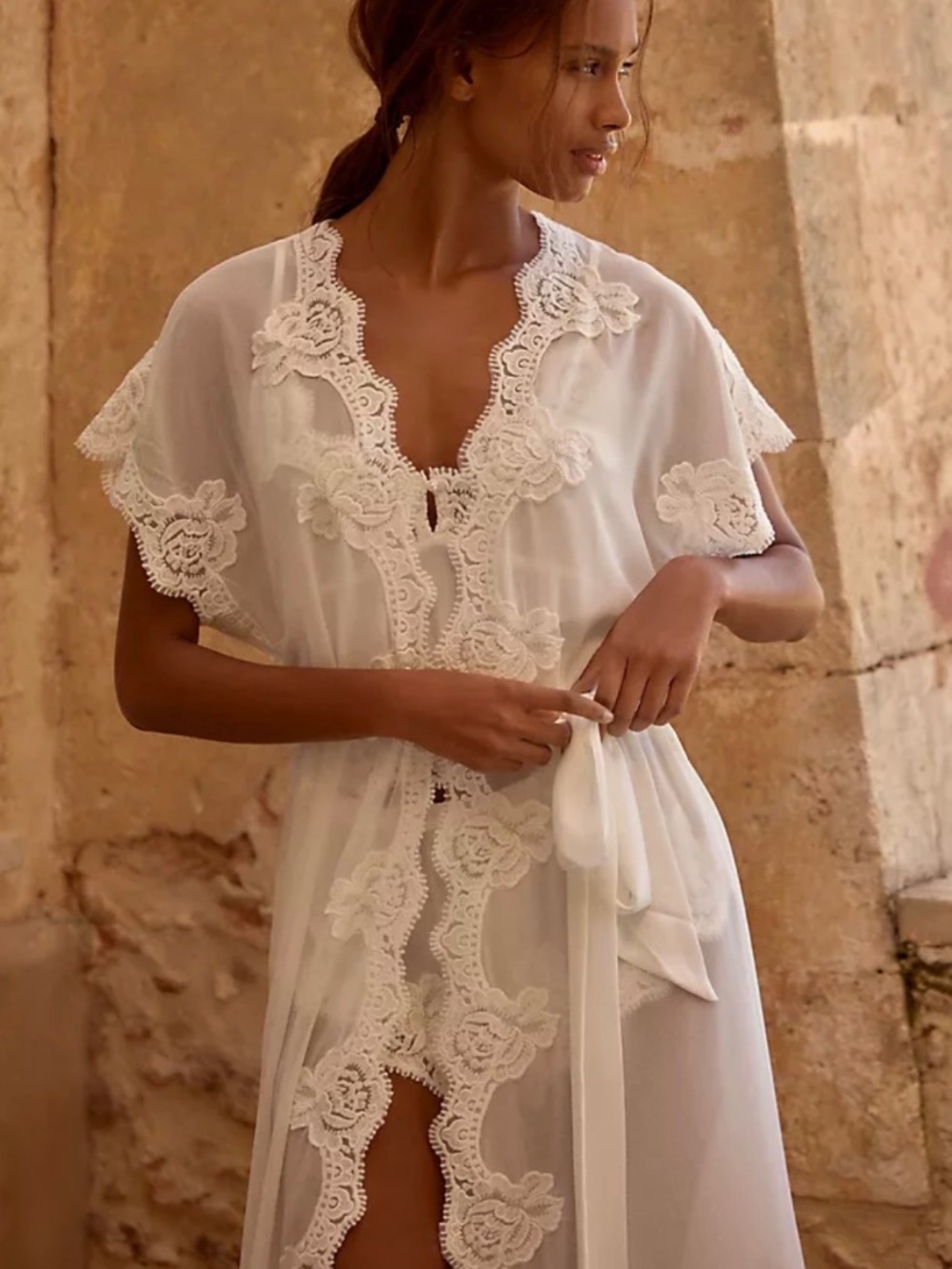Anthropologie Homebodii Valentina Short-Sleeve Lace-Trim Chiffon Robe